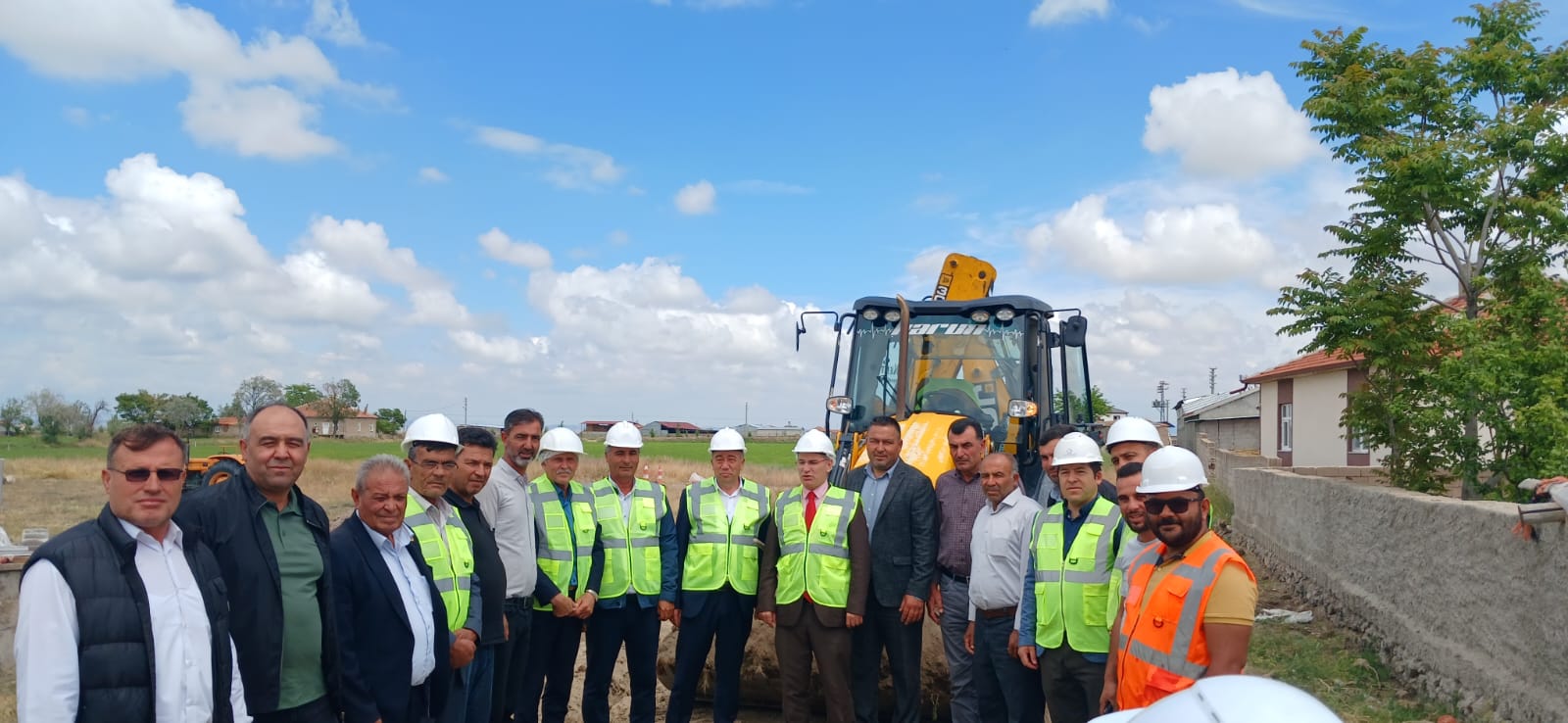 Yenikent Belediyesi, ilçenin gelişim ve büyümesi amacıyla tüm çalışmalarına aralıksız