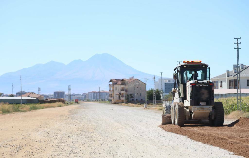 Aksaray Belediyesi tarafından şehir içerisinde icra edilen yol çalışmaları kapsamında
