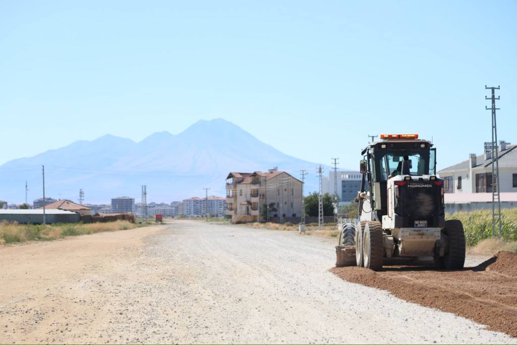 Aksaray Belediyesi tarafından şehir içerisinde icra edilen yol çalışmaları kapsamında