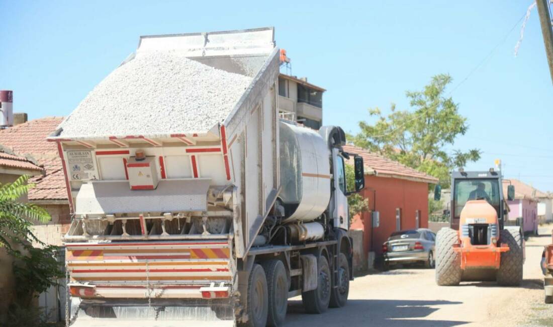 Aksaray Belediyesi, şehir genelinde sürdürdüğü yol yapım ve bakım çalışmalarına