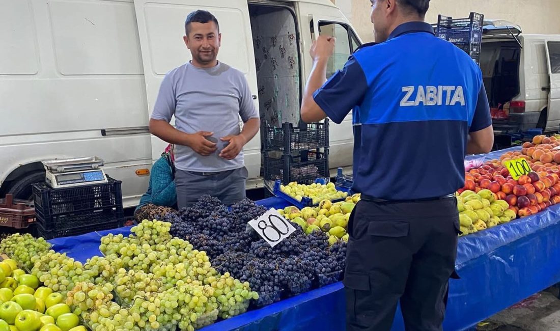 Eskil Belediyesi Zabıta ekipleri, pazar yerinde tezgâh düzeni, fiyat etiketi