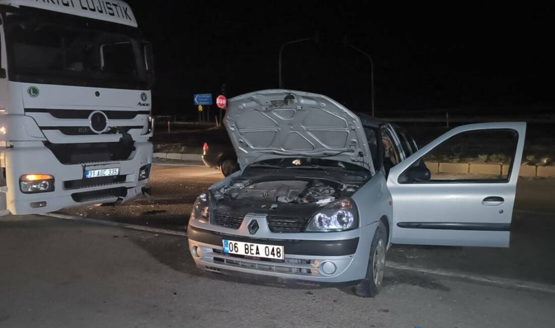 Kırıkkale'de meydana gelen kaza tır ile otomobil çarpıştı. Kazada 2’si