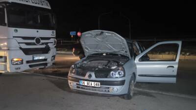 Kırıkkale'de meydana gelen kaza tır ile otomobil çarpıştı. Kazada 2’si