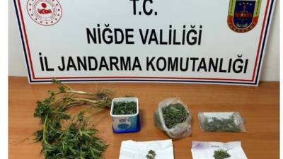 Niğde’de, İl Jandarma Komutanlığı ekipleri tarafından düzenlenen uyuşturucu operasyonunda 727