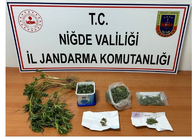 Niğde’de, İl Jandarma Komutanlığı ekipleri tarafından düzenlenen uyuşturucu operasyonunda 727