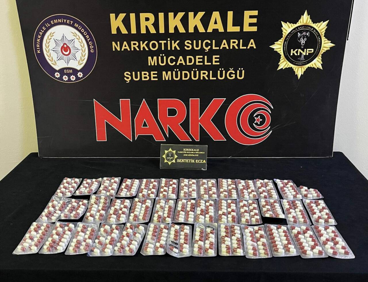 Kırıkkale'de İl Emniyet Müdürlüğü tarafından yapılan uyuşturucu operasyonunda gözaltına alınan