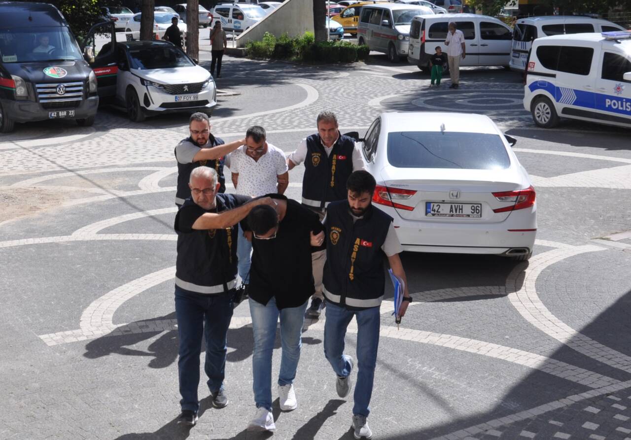 Konya'nın Akşehir ilçesinde İlçe Emniyet Müdürlüğü ekipleri tarafından düzenlenen operasyonda