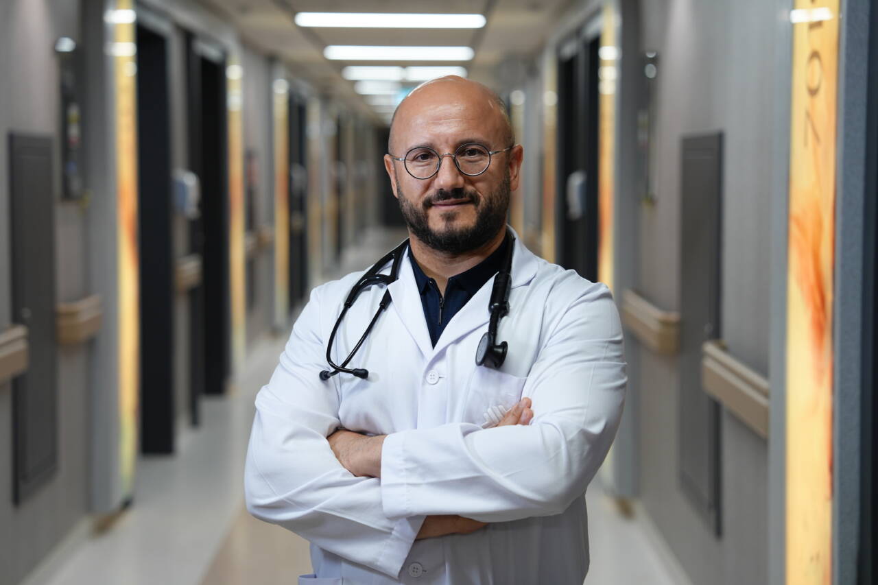 Medipol Bahçelievler Hastanesi Tıbbi Onkoloji Uzmanı Doç. Dr. Abdullah Sakin