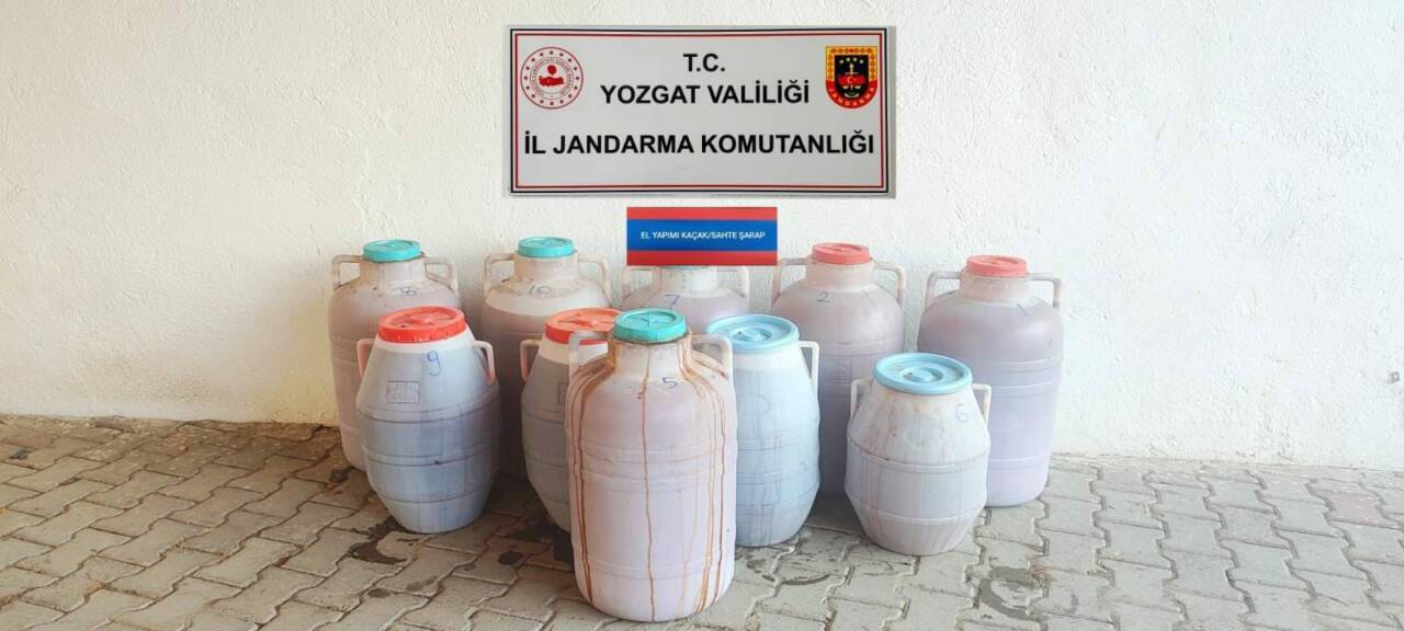 Yozgat'ın Sorgun ilçesinde sahte alkol ürettiği öğrenilen şahıs suçüstü yakalandı.