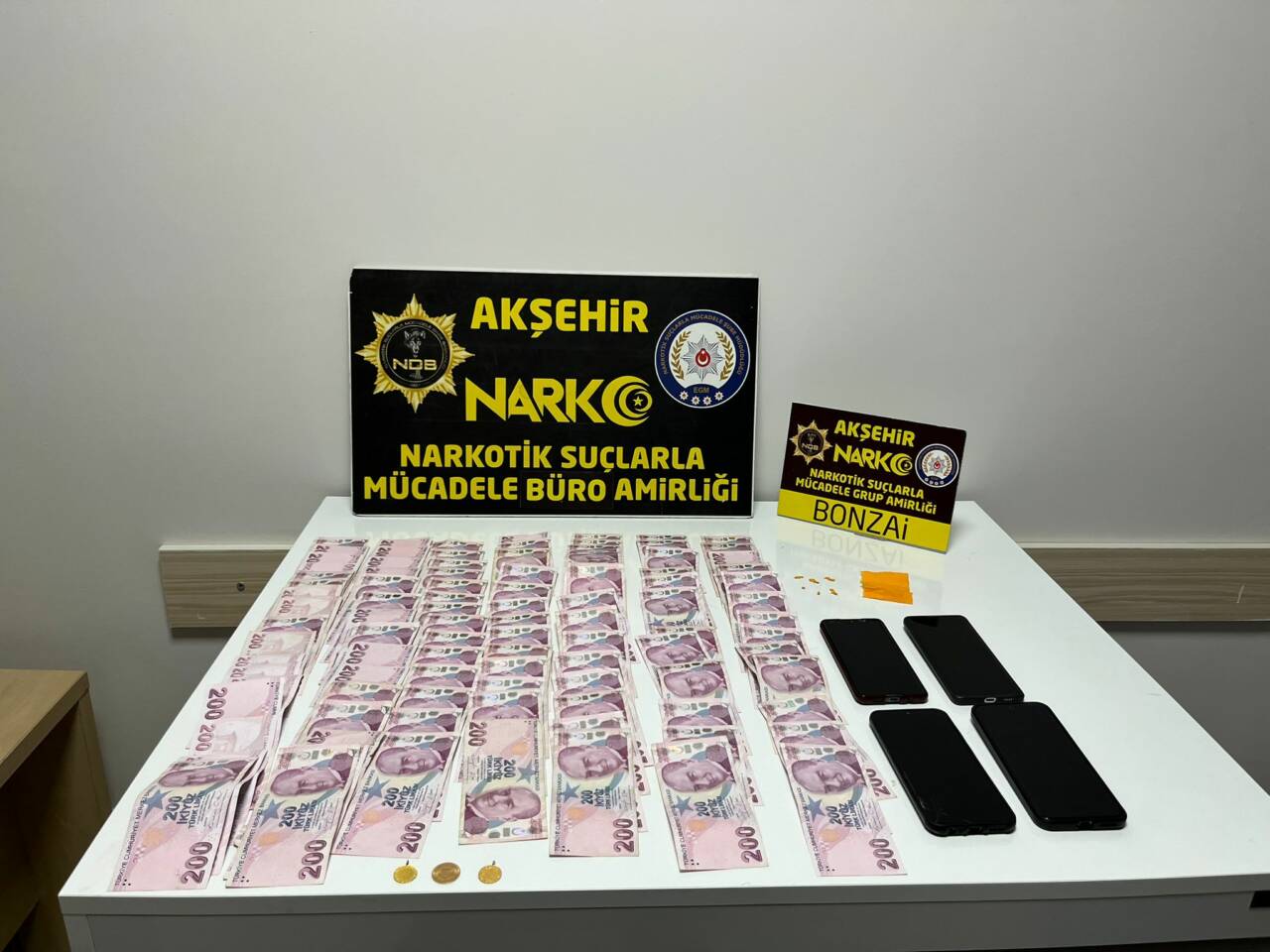 Konya'nın Akşehir ilçesinde İlçe Emniyet Müdürlüğü ekipleri tarafından düzenlenen uyuşturucu