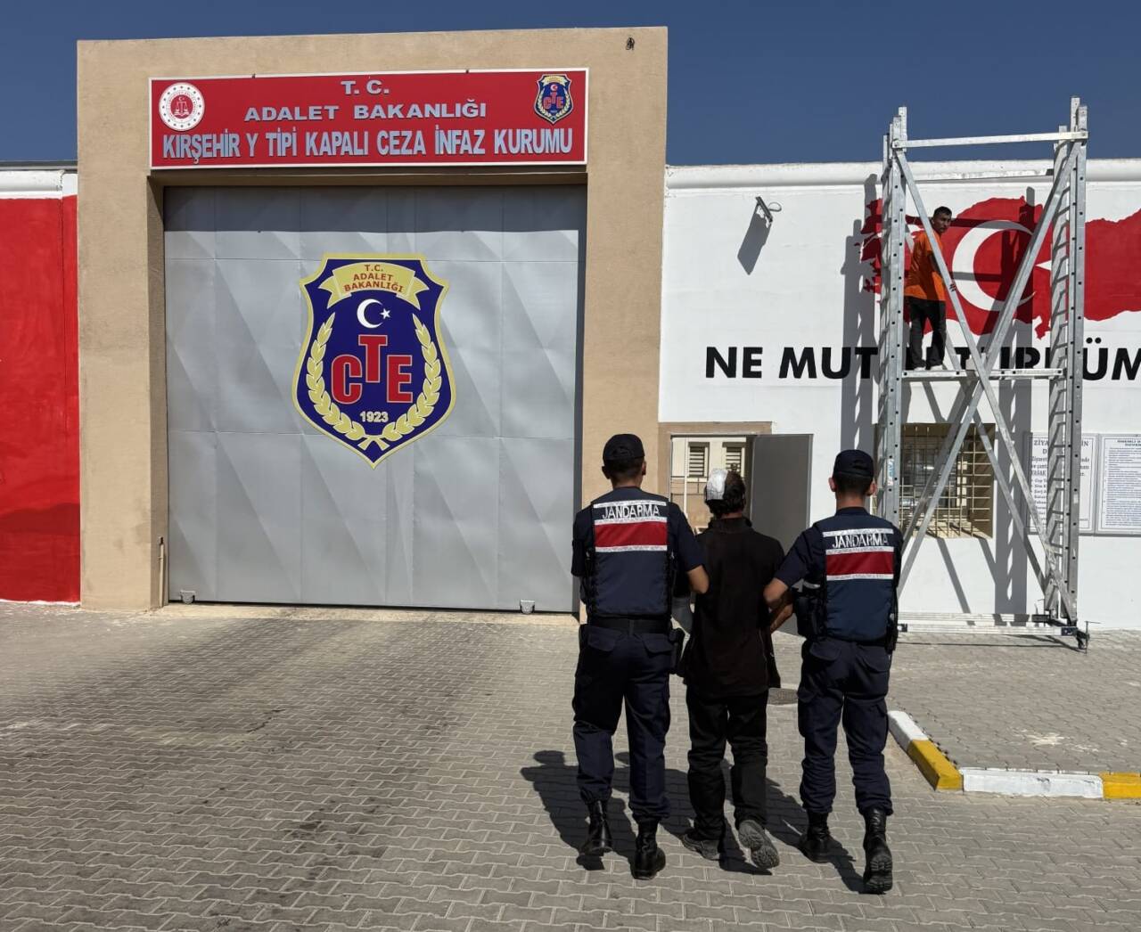 Kırşehir'de Boztepe İlçe Jandarma Komutanlığı ekipleri tarafından hakkında 15 yıl