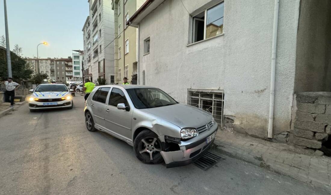 Karaman'da yaşanan olayda otomobilinde bıçaklanmış halde bir kişi bulundu.  Bıçaklanan