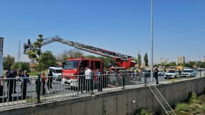 Kayseri'nin Melikgazi ilçesinde meydana gelen olayda yoldan çıkan otomobil sulama