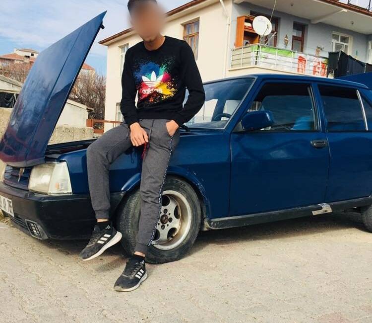 Kırşehir'in Mucur ilçesinde yaşanan olayda bir genç, kablo tamiri yaparken