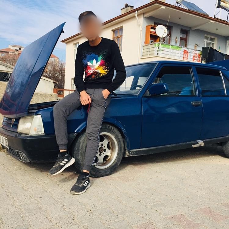 Kırşehir'in Mucur ilçesinde yaşanan olayda bir genç, kablo tamiri yaparken