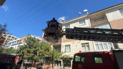 Konya’da 4 katlı binanın birinci katında yangın çıktı. Yangın itfaiye