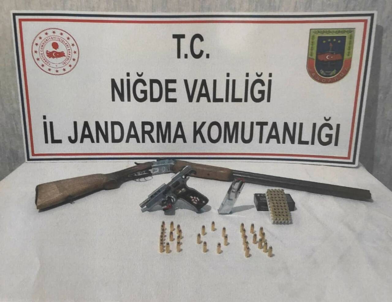 Niğde’nin Bor ilçesine bağlı Kılavuz köyünde İl Jandarma Komutanlığı ekipleri