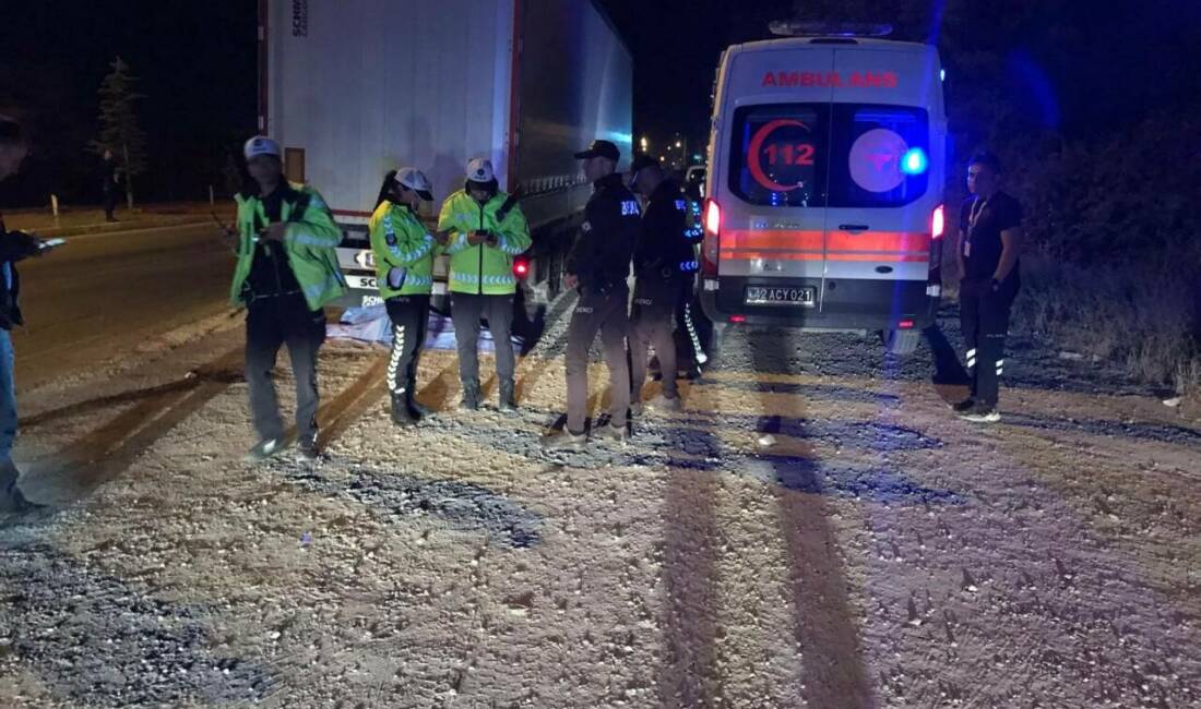 Konya'nın Ereğli ilçesinde meydana gelen kazada kara yolundan karşıya geçmek