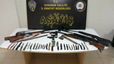 Karaman'da İl Emniyet Müdürlüğü ekiplerinin yaptığı asayiş uygulamalarında uyuşturucu, ruhsatsız
