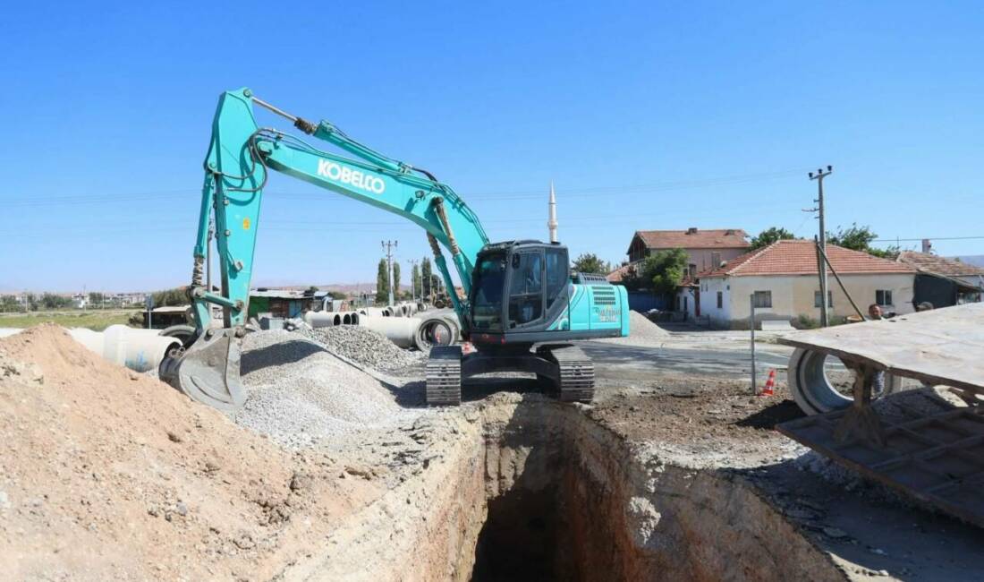 Aksaray Belediyesi tarafından İstiklal Mahallesi 12. Bulvar’da başlatılan kanalizasyon şebeke