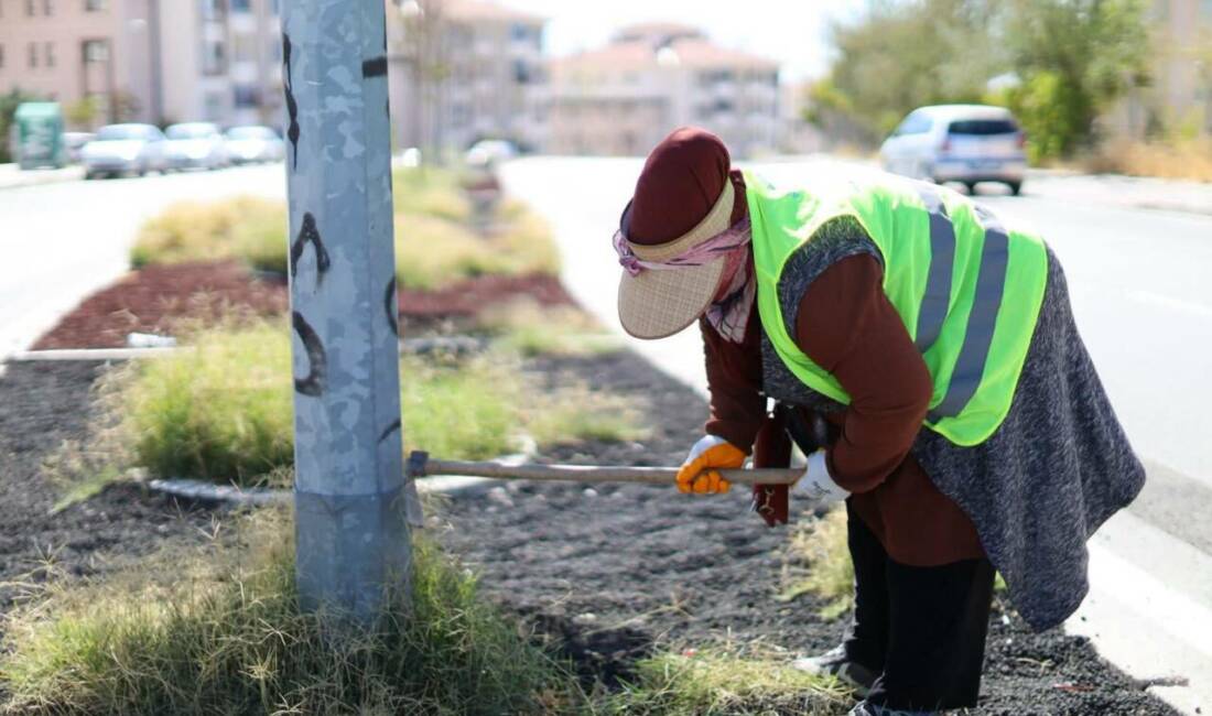 Aksaray Belediyesi, Cumhuriyet Mahallesi’nde yürütülen çalışmalar kapsamında peyzaj düzenlemesi, genel