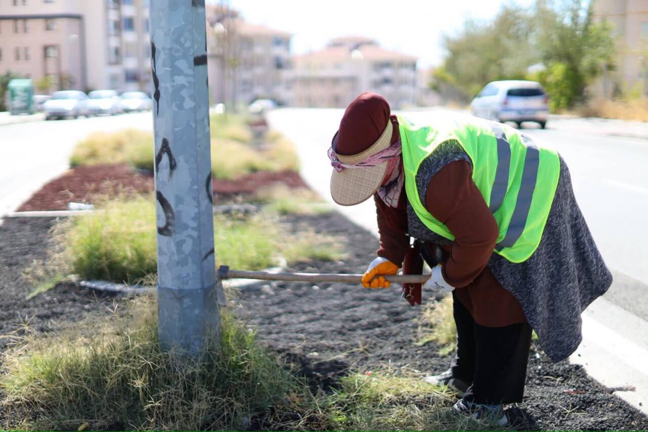 Aksaray Belediyesi, Cumhuriyet Mahallesi’nde yürütülen çalışmalar kapsamında peyzaj düzenlemesi, genel