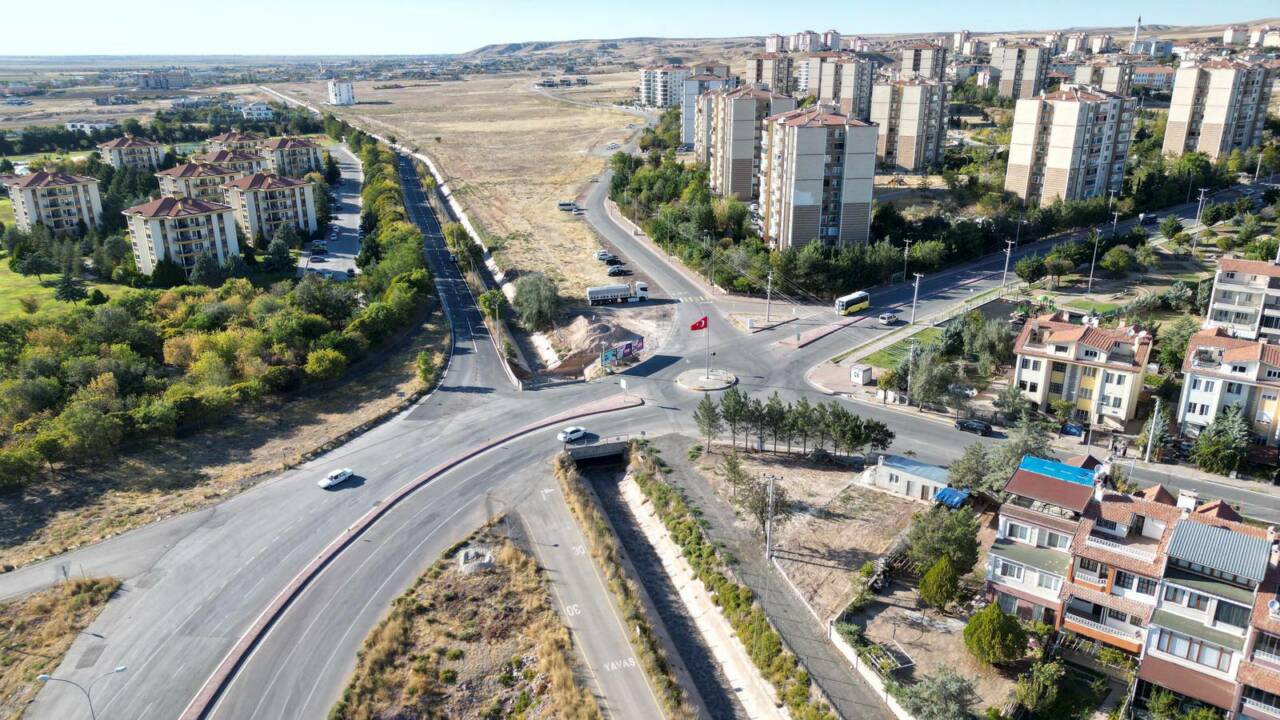 Aksaray Belediyesi, Yunus Emre ve Cumhuriyet Mahallelerini birbirine bağlayan köprüde