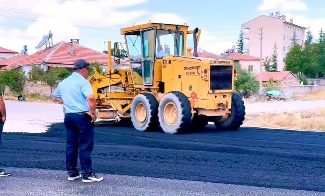 Gülağaç’ta Bekarlar Yolu asfalta kavuştu: Başkan Başbuğ’dan teşekkür mesajı Gülağaç'ta gerçekleştirilen sıcak asfalt çalışmaları kapsamında Bekarlar Yolu tamamlanmak üzere.