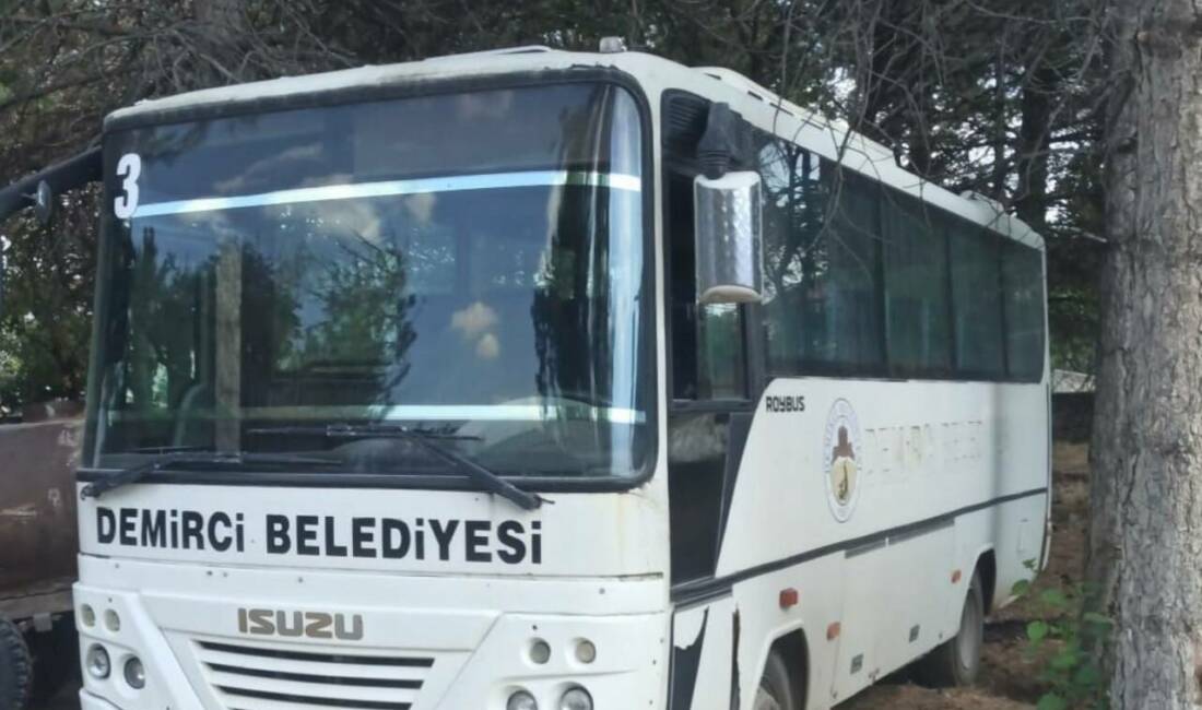 Demirci Belediyesi, öğrencilerin okullarına güvenli ve rahat bir şekilde ulaşabilmeleri