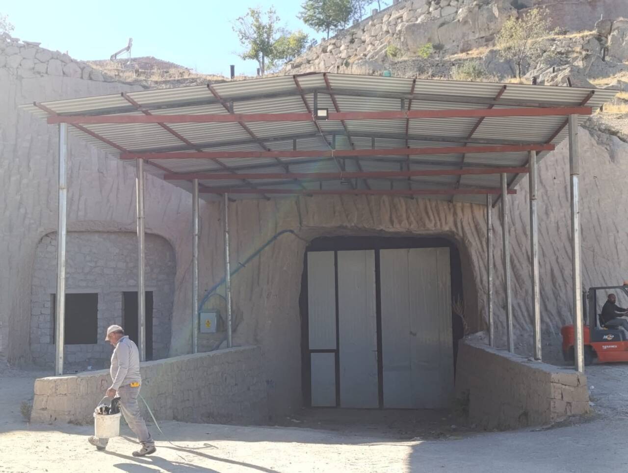 Demirci Belediyesi, tarımsal potansiyeli artırmak amacıyla yapımı tamamlanan modern soğuk