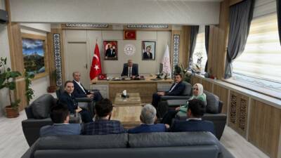 Eğitim-Bir-Sen Aksaray Şube Başkanı Murat Görmez ve beraberindeki yönetim kurulu