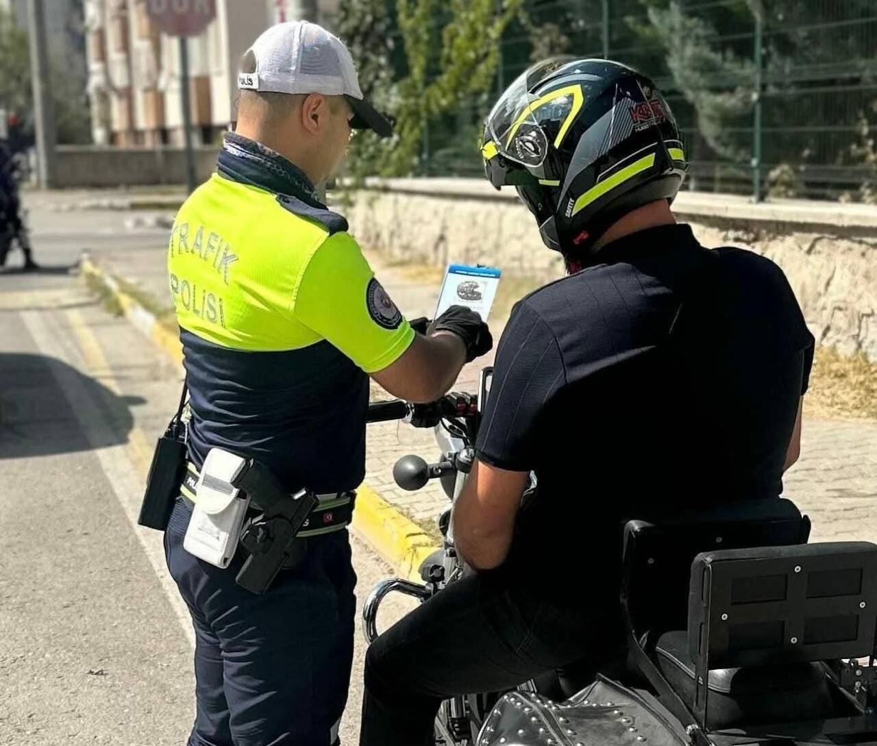 Aksaray İl Emniyet Müdürlüğü, trafik güvenliği konusunda yaptığı açıklamada, trafikte
