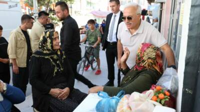 Aksaray Valisi Mehmet Ali Kumbuzoğlu, Gülağaç Semt Pazarını ziyaret ederek