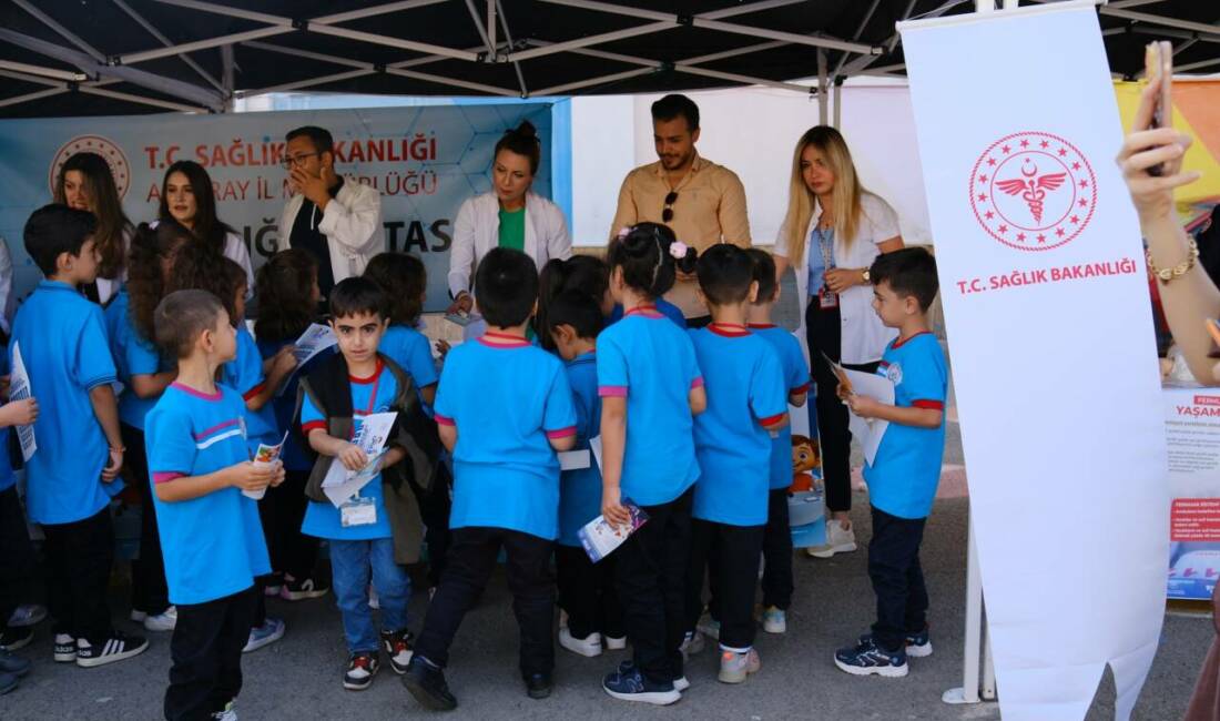 Aksaray Sağlık İl Müdürlüğü personelleri Halk Sağlığı Haftası dolayısıyla Cumhuriyet