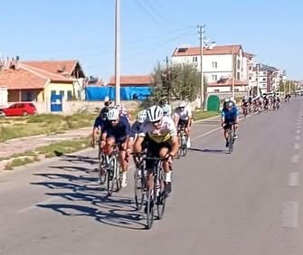 120 sporcunun katıldığı Hasandağı Tırmanışı Bisiklet Turnuvası, Helvadere’den başlayıp zirveye