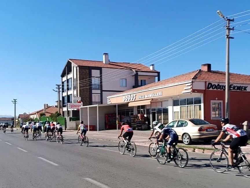 Hasandağı Tırmanışı Bisiklet Turnuvası 120 Sporcu ile Yapıldı 120 sporcunun mücadele ettiği Hasandağı Tırmanışı Bisiklet Turnuvası’nda ödüller, Gençlik