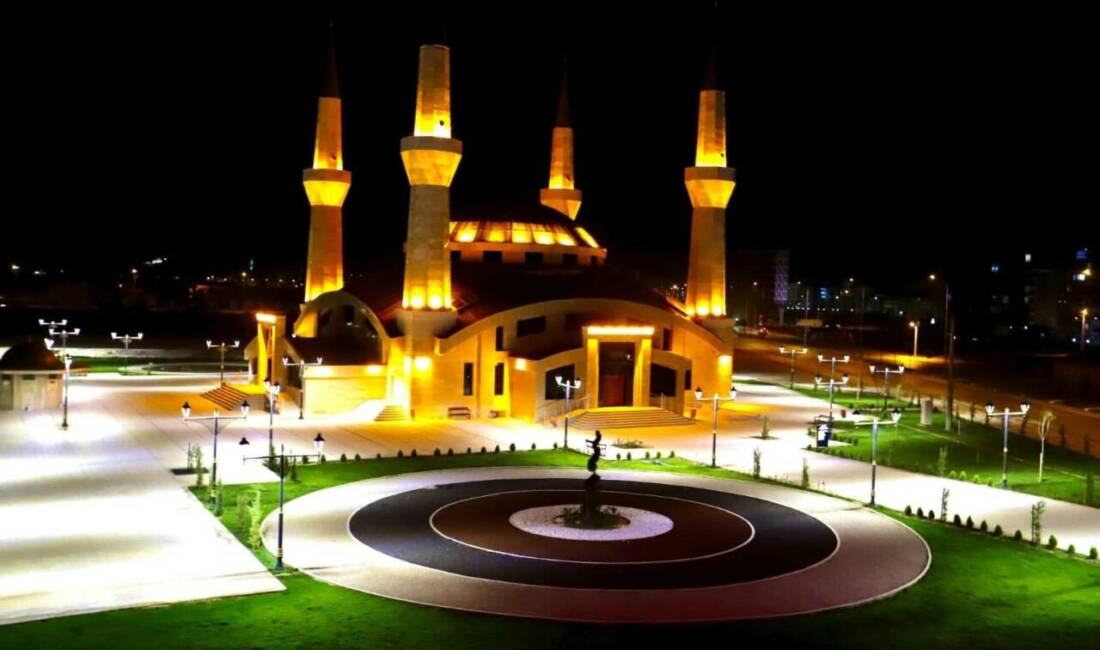Aksaray Belediye Başkanı Evren Dinçer ve Vali Mehmet Ali Kumbuzoğlu,