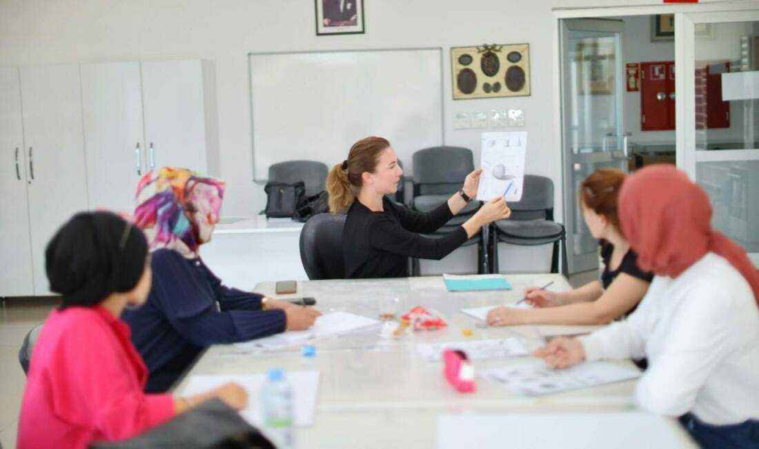 Aksaray Belediyesi Kadın Aktivite Merkezlerinde kadınların üretmesi, meslek edinmesi amacıyla