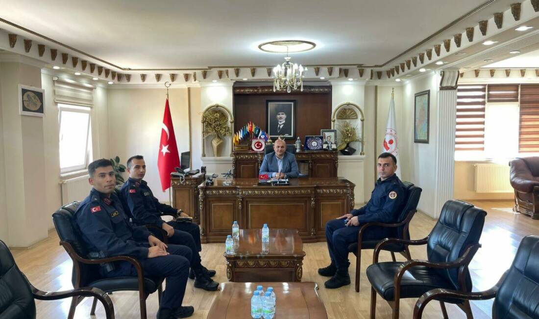Ağaçören Kaymakamı Metin Korkmaz, ilçede göreve başlayan yeni jandarma komutanlarını