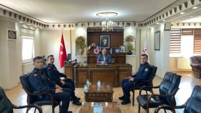 Ağaçören Kaymakamı Metin Korkmaz, ilçede göreve başlayan yeni jandarma komutanlarını
