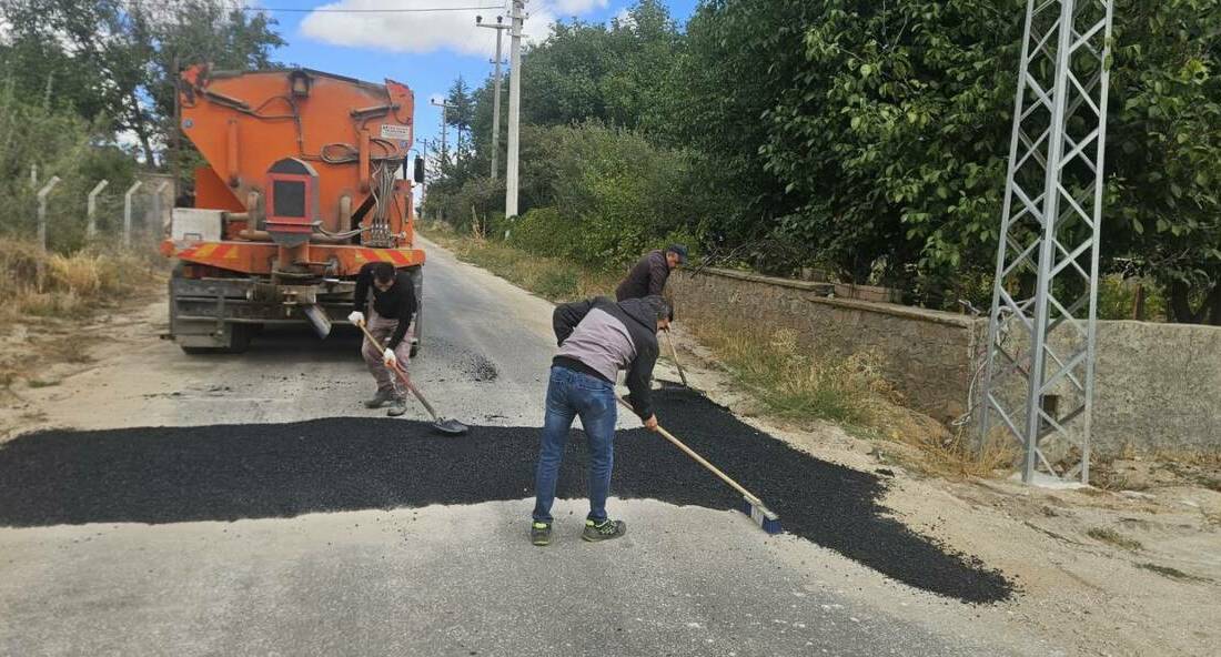 Aksaray İl Özel İdaresi, köy yollarında vatandaşların daha güvenli ve