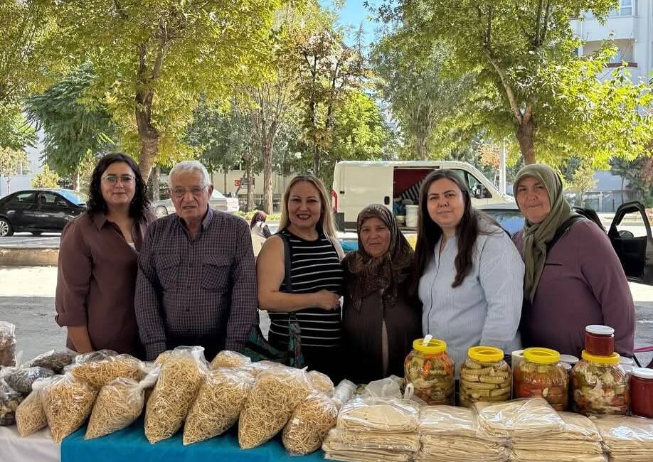 Cumhuriyet Halk Partisi Aksaray Merkez İlçe Başkanı Sibel Altınpınar, Kadın