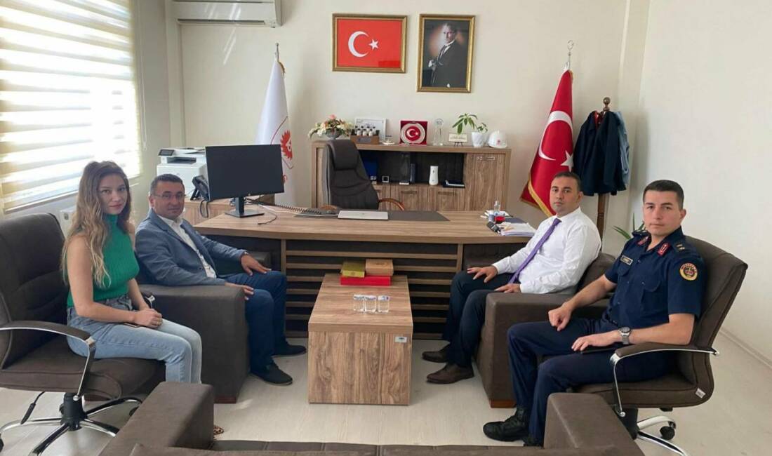 Sultanhani Kaymakamı Bilal Göksun, İlçe Jandarma Komutanı Onur Gürsu ile