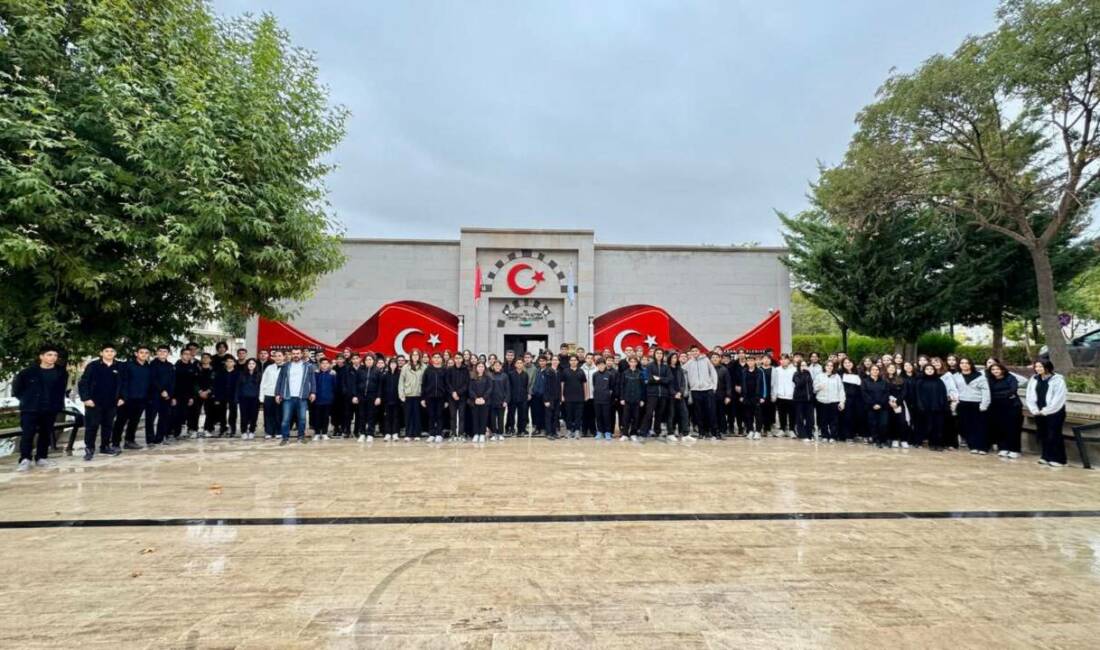 Aksaray’da Hazım Kulak Anadolu Lisesi öğrencileri, Şehitler Müzesi’ni ziyaret etti.