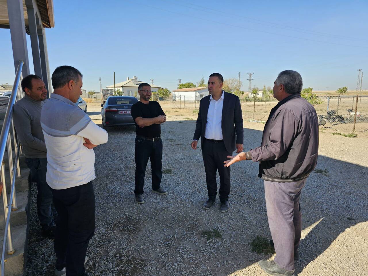 Sultanhanı Kaymakamı Bilal Göksun, ilçeye bağlı Gazi Mahallesi’nde yaşayan vatandaşlarla