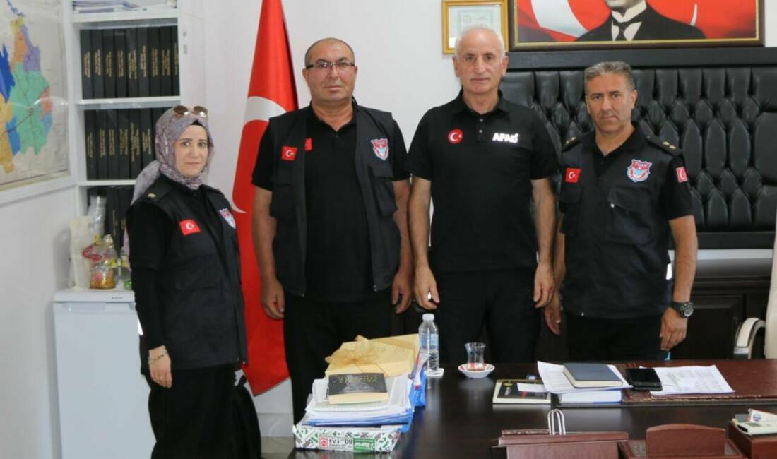 Turkuaz Arama Kurtarma heyetinden İl Müdürü Arslan’a tebrik ziyareti Aksaray Turkuaz Arama Kurtarma Derneği Ekip Sorumlusu Savaş Altınay ve