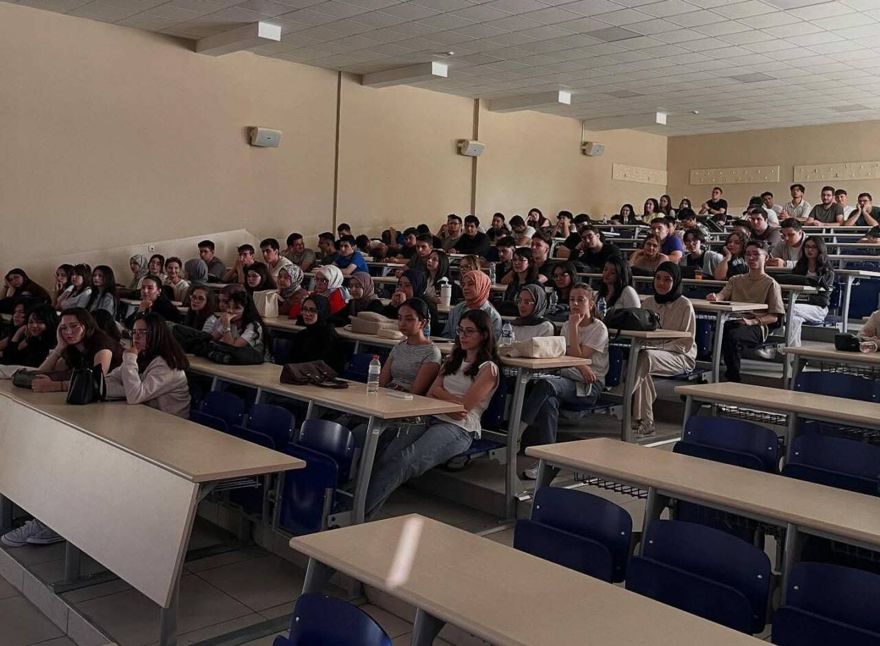 Aksaray Üniversitesi Tıp Fakültesi, fakülteye yeni kayıt yaptıran birinci sınıf