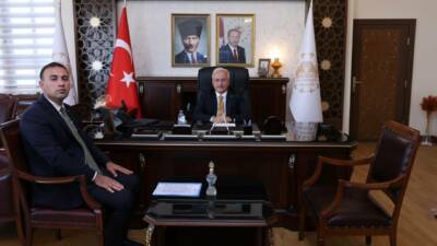 Aksaray Valisi Mehmet Ali Kumbuzoğlu, Sultanhanı Kaymakamı Bilal Göksun’u makamında