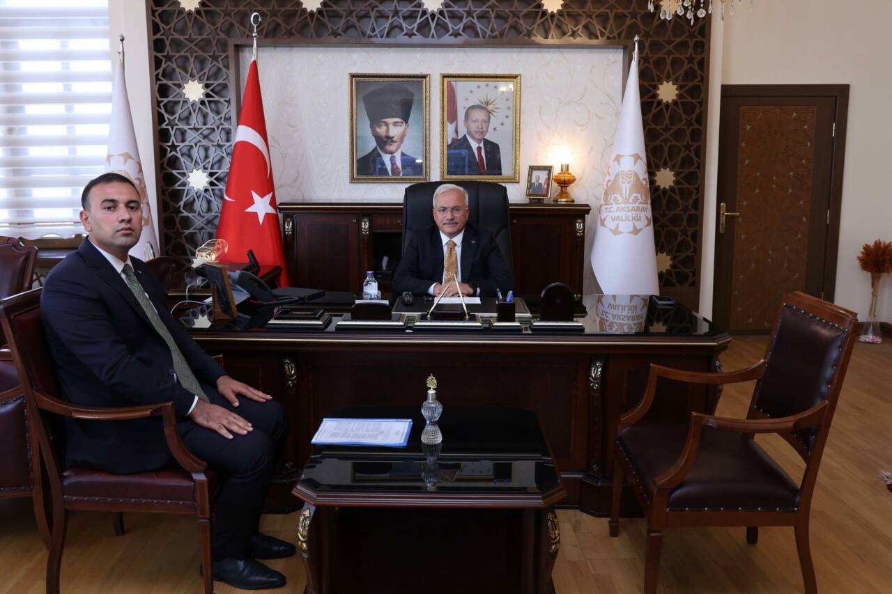 Aksaray Valisi Mehmet Ali Kumbuzoğlu, Sultanhanı Kaymakamı Bilal Göksun’u makamında