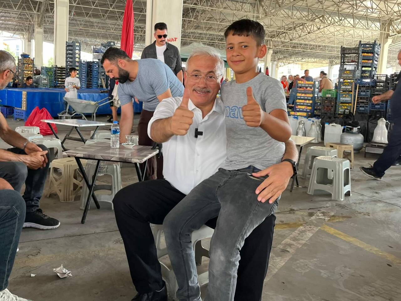 Aksaray Valisi Mehmet Ali Kumbuzoğlu, Salı Semt Pazarı’nı ziyaret etti.